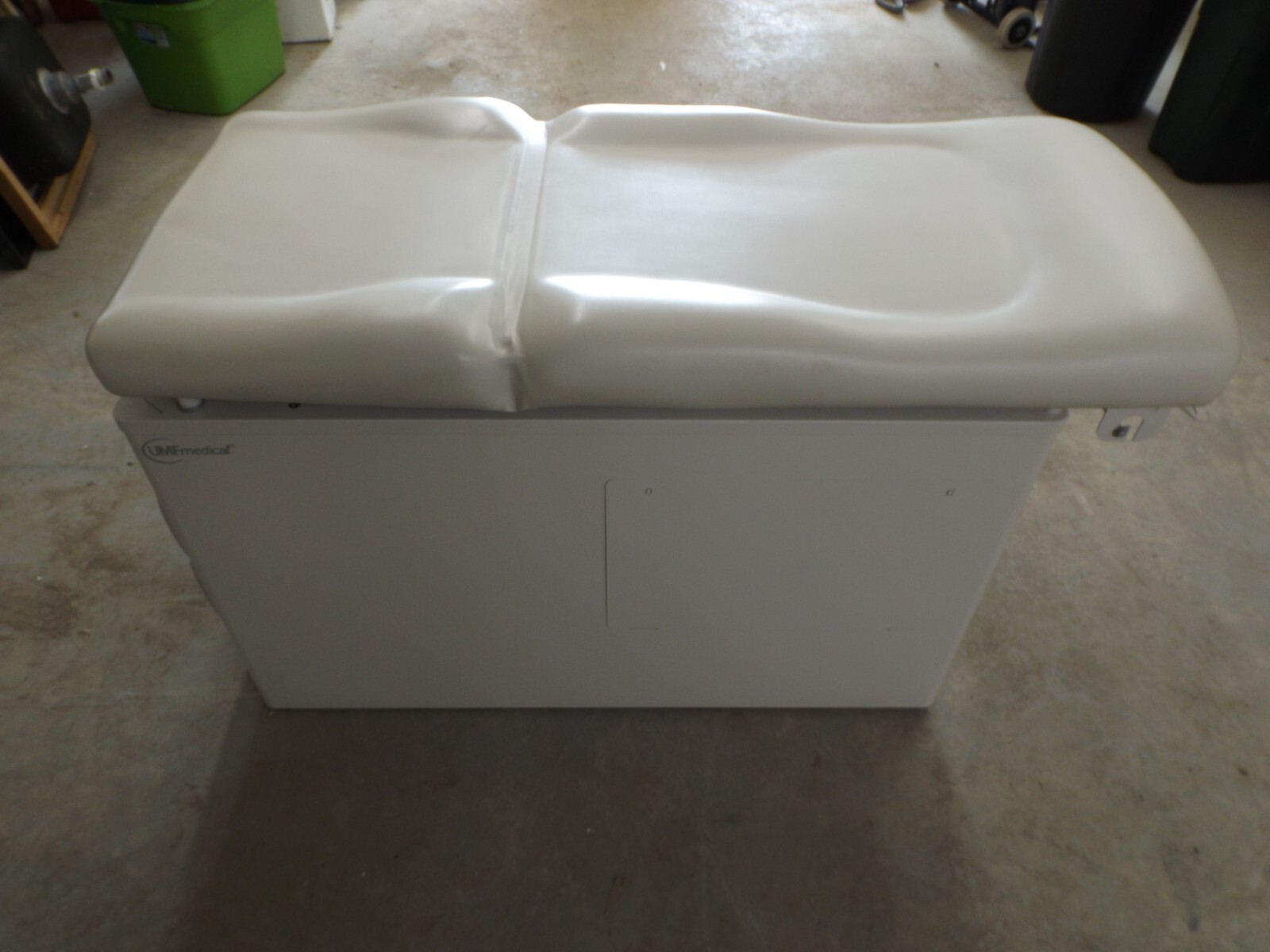 UMF 5240 Signature Series Hospital Bed Exam Table W/ Paper Holder Rod Used