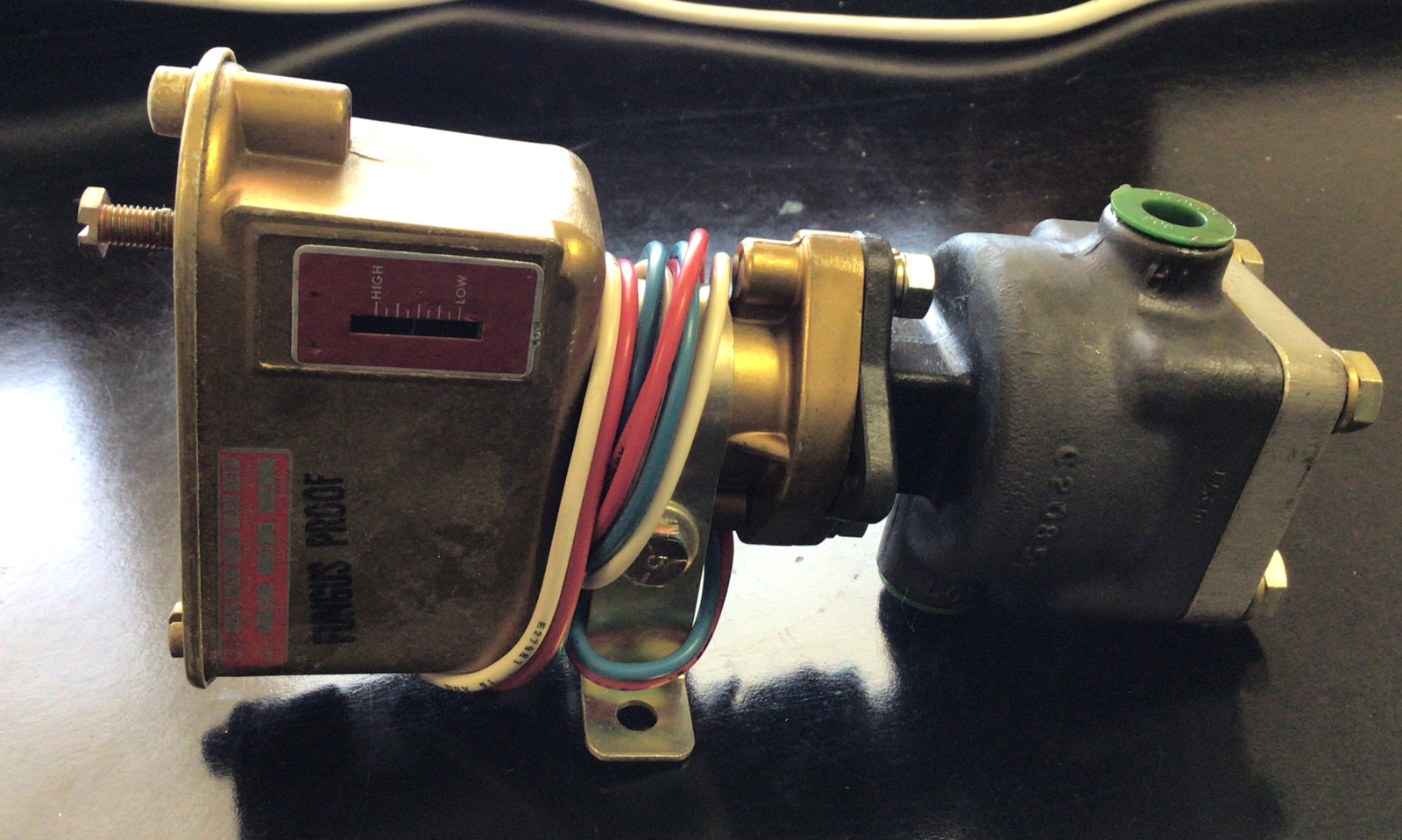 BARKSDALE VALVES 9653-1-HF3 Pressure Difference Actuated Switch