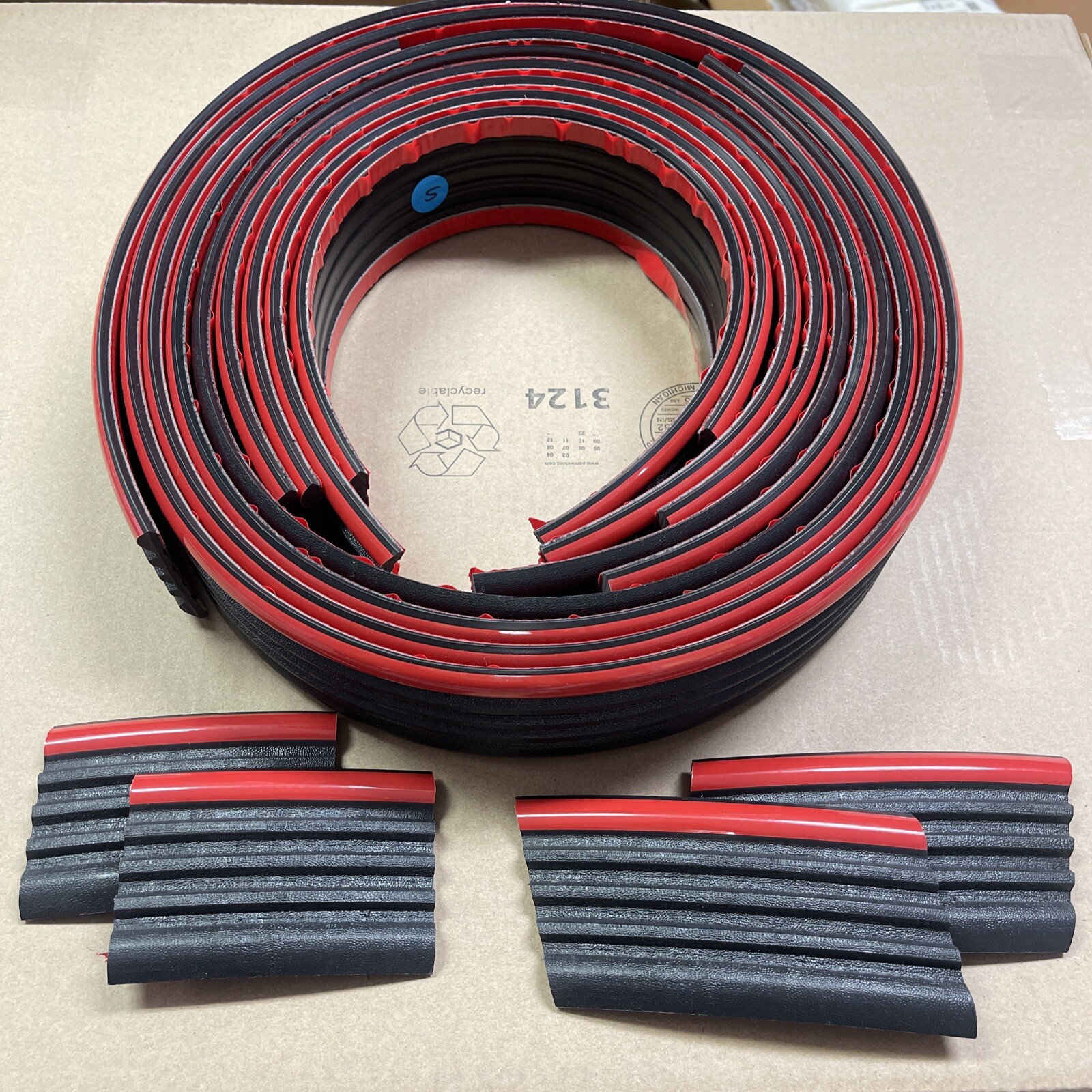 88-98  Chevrolet/GMC Silverado Side Molding PreCut Single Cab Red/black Shortbed