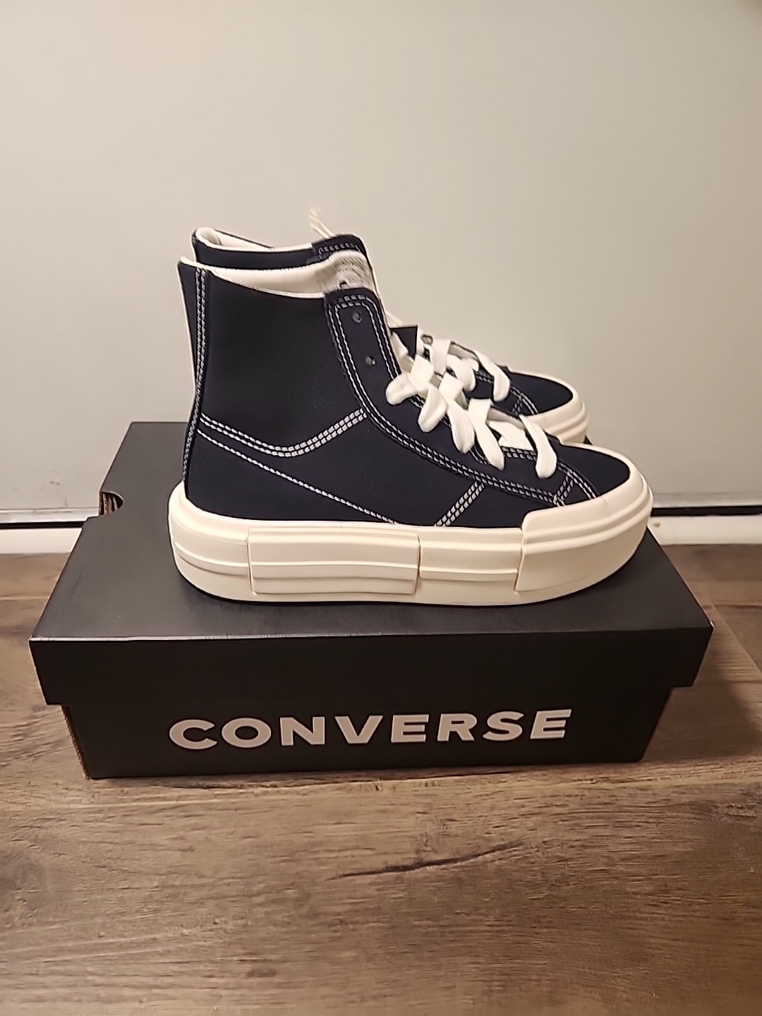 Converse CTAS Cruise Women's 7.5 Hi Top Platform Sneakers Black White Lift NIB