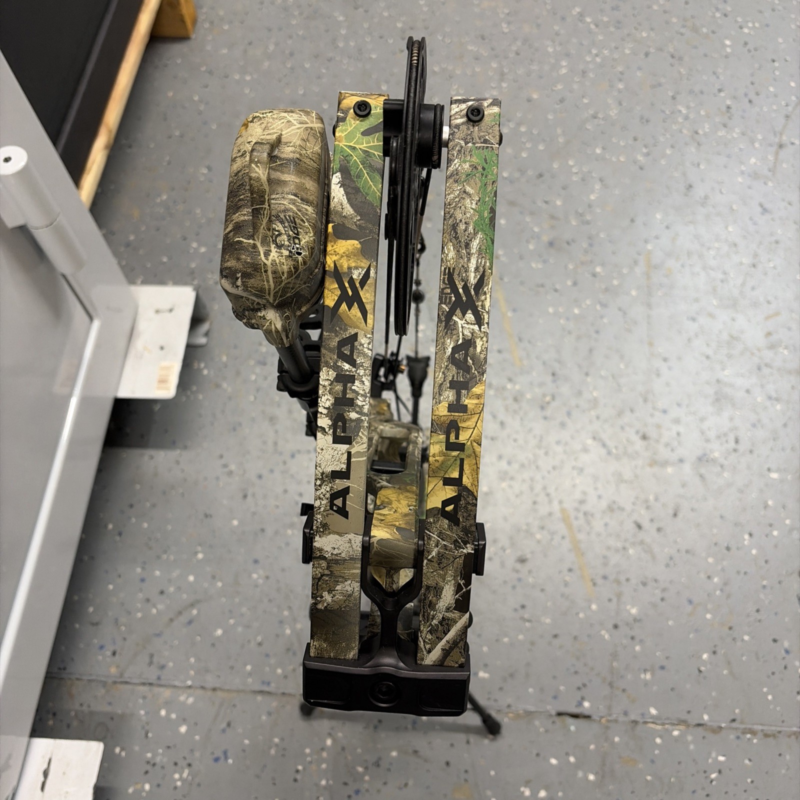 Hoyt Alpha X 30 Camo Compound Bow Package FULLY LOADED