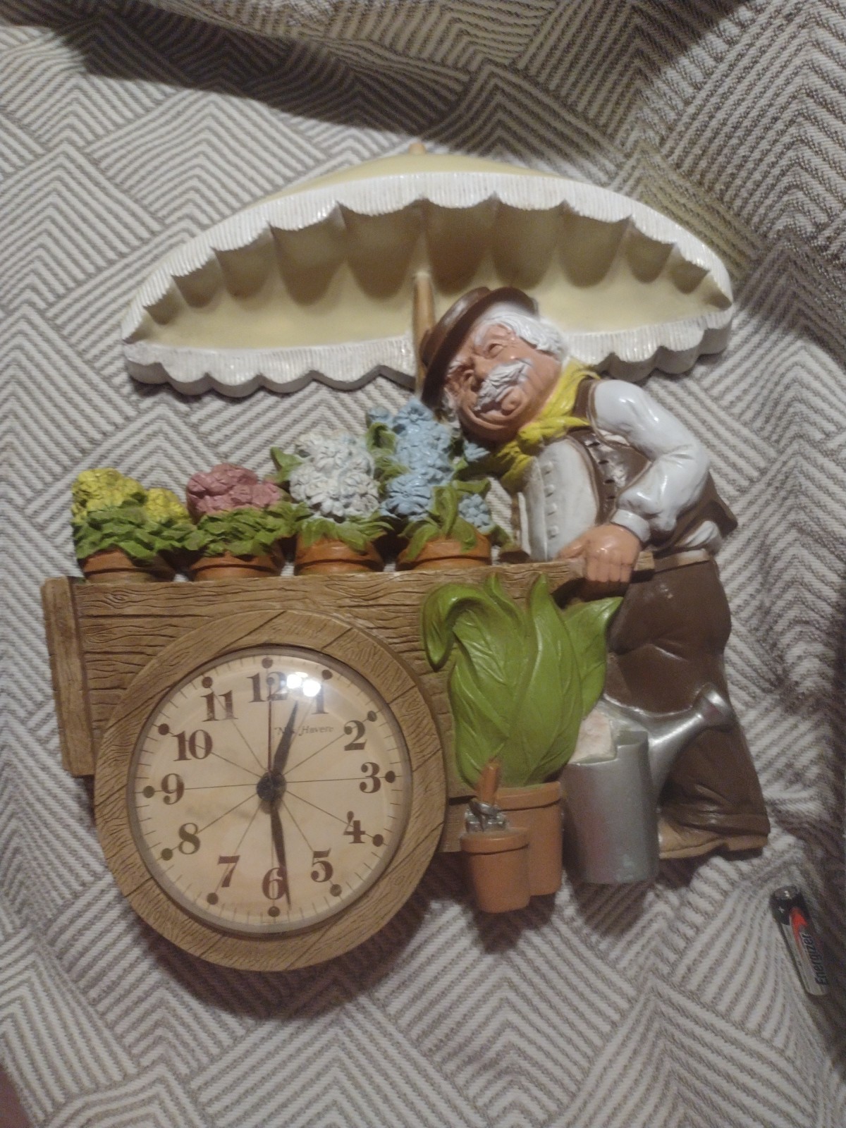 Vtg 1977 New Haven Burwood WALL CLOCK w/ Garden Cart Street Vendor Flower Theme