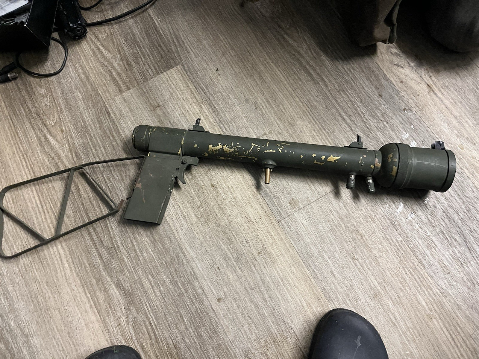 Military Surplus Tripod-Mounted signal light w/ Tripod Stand&Carry Bag from WW2
