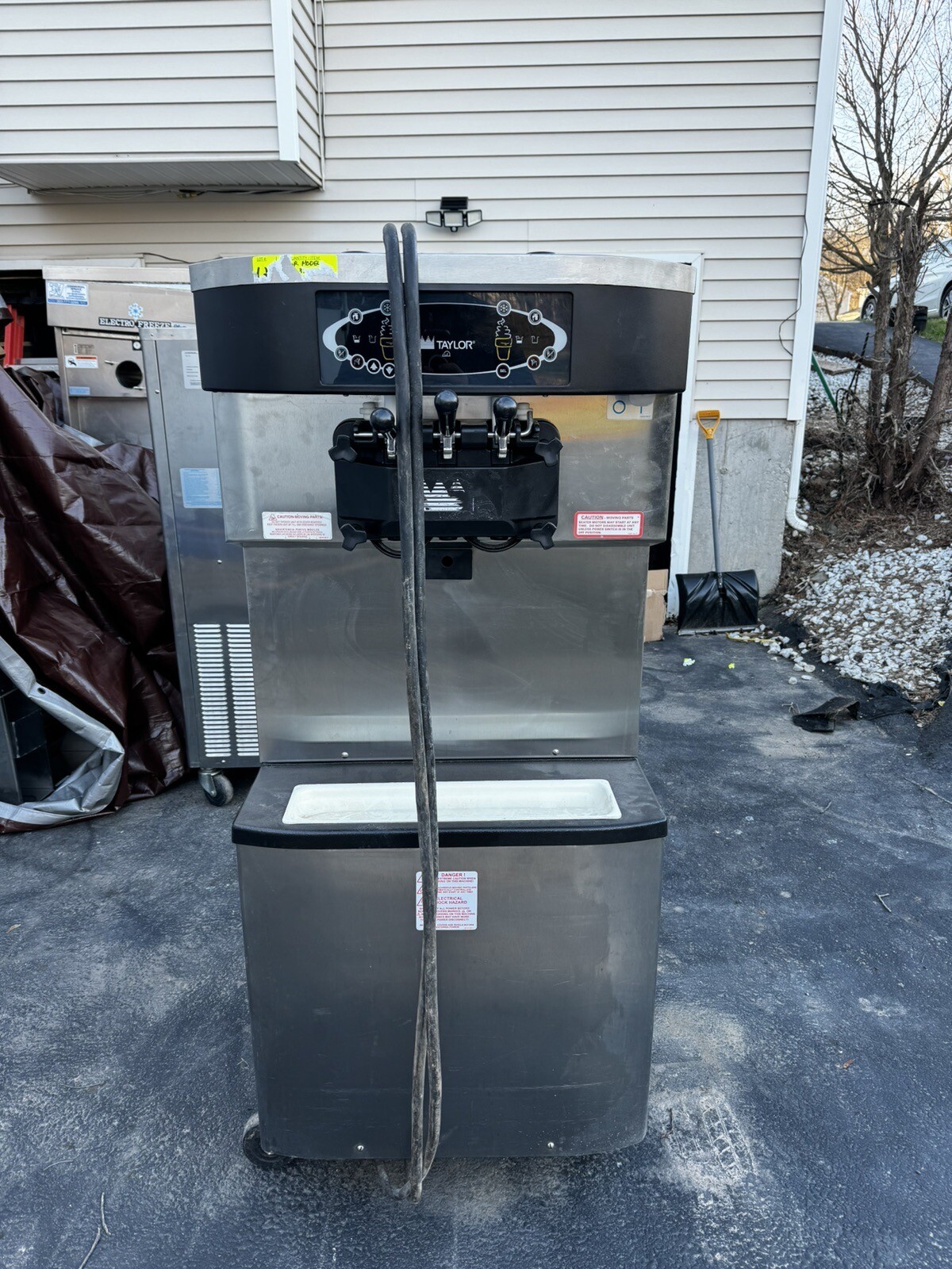 TAYLOR SOFT SERVE ICE CREAM MACHINE 713-33      3 PHASE WATER COOLED