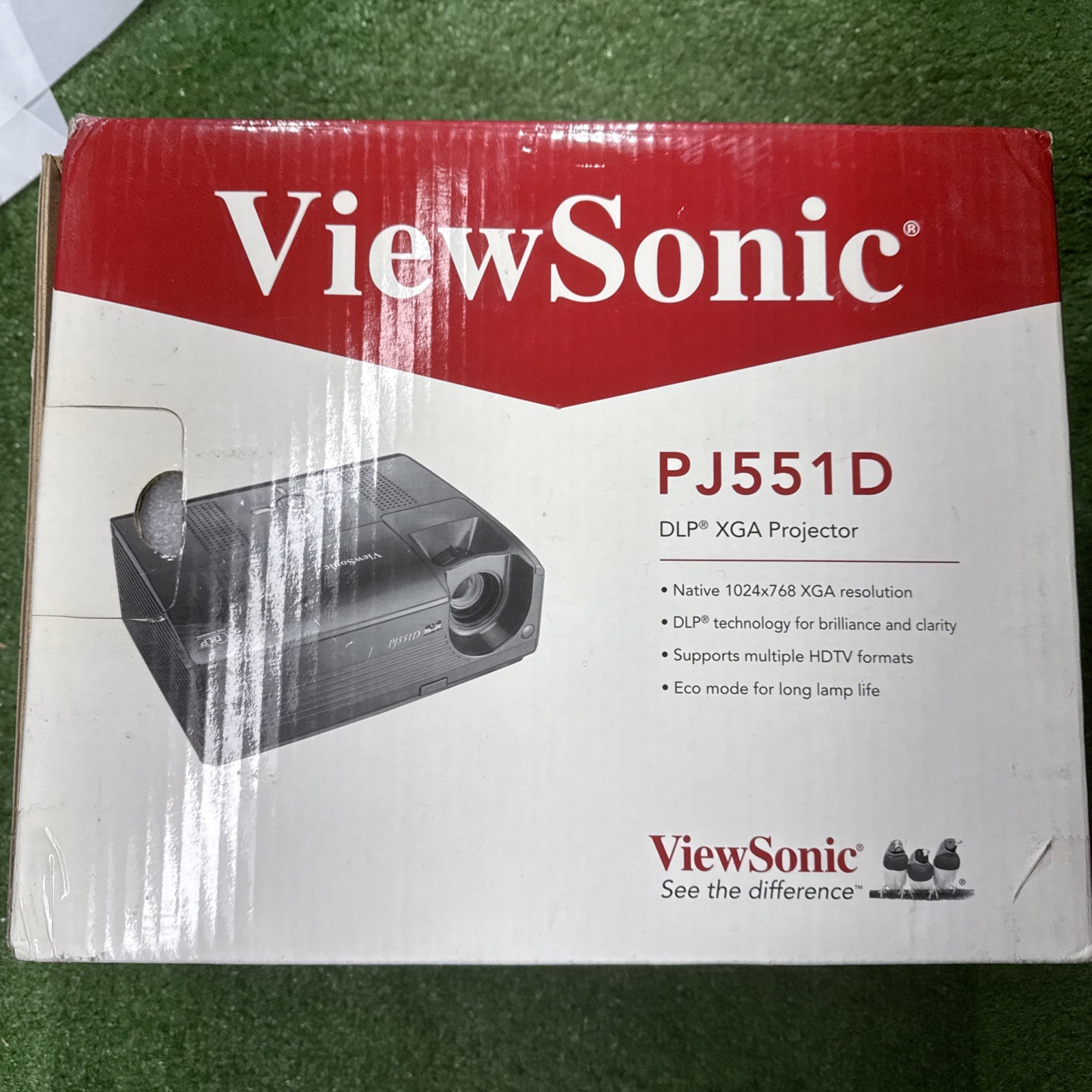 ViewSonic PJ551D DLP XGA Projector WITH REMOTE AND BOX - NICE! Barely Used