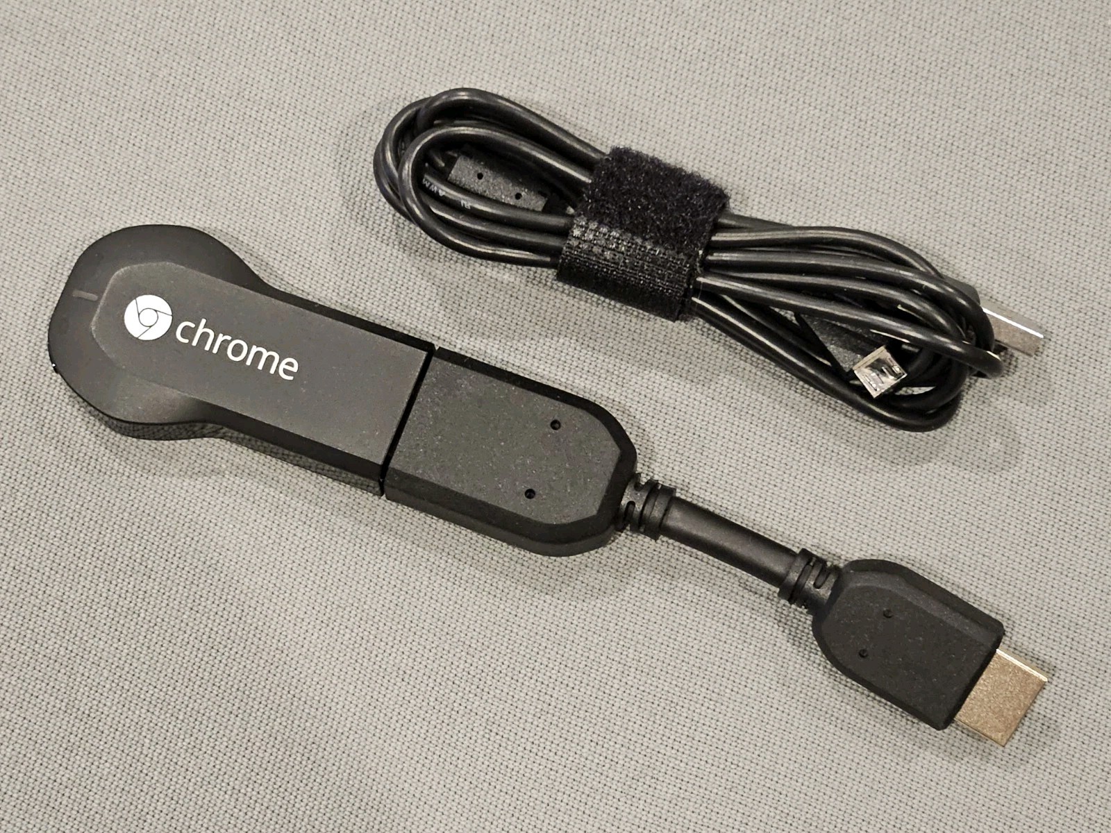 GOOGLE CHROMECAST HDMI MODEL #H2G2-42 1ST GENERATION - USED