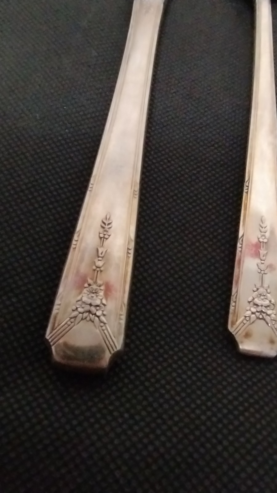Oneida Community / MILADY Pattern / 40-Piece Silverplate Flatware .