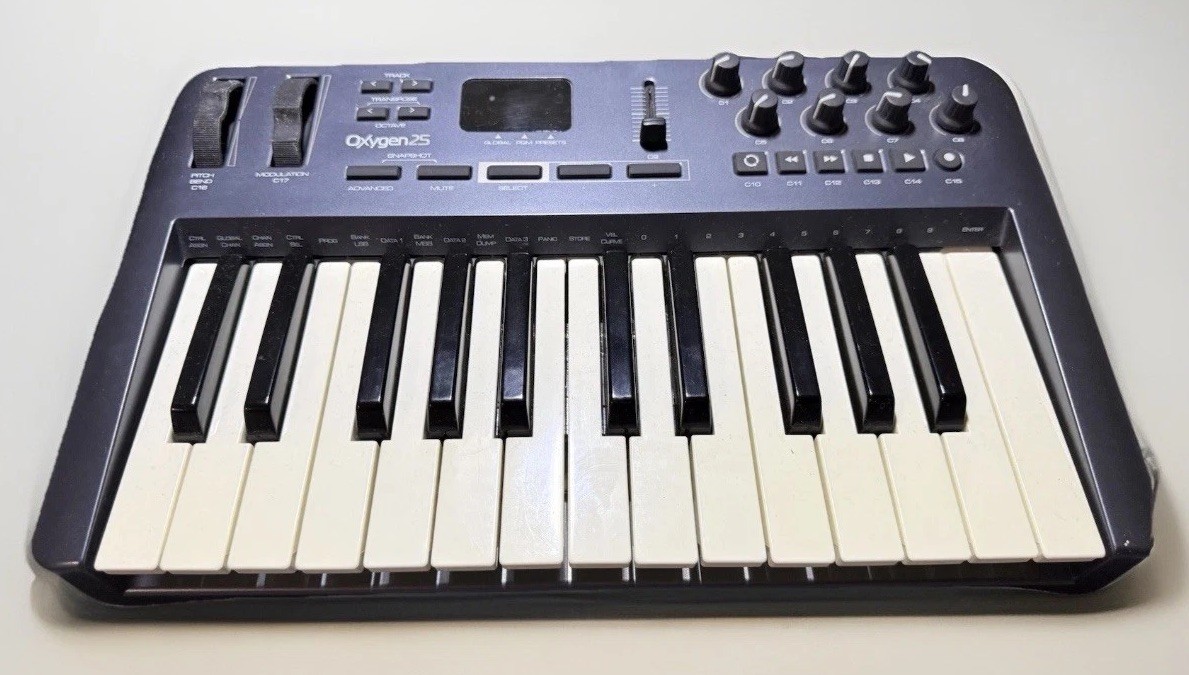 M-Audio Oxygen 25 3rd Gen USB MIDI Keyboard Controller 25-Key DAW Tested Works