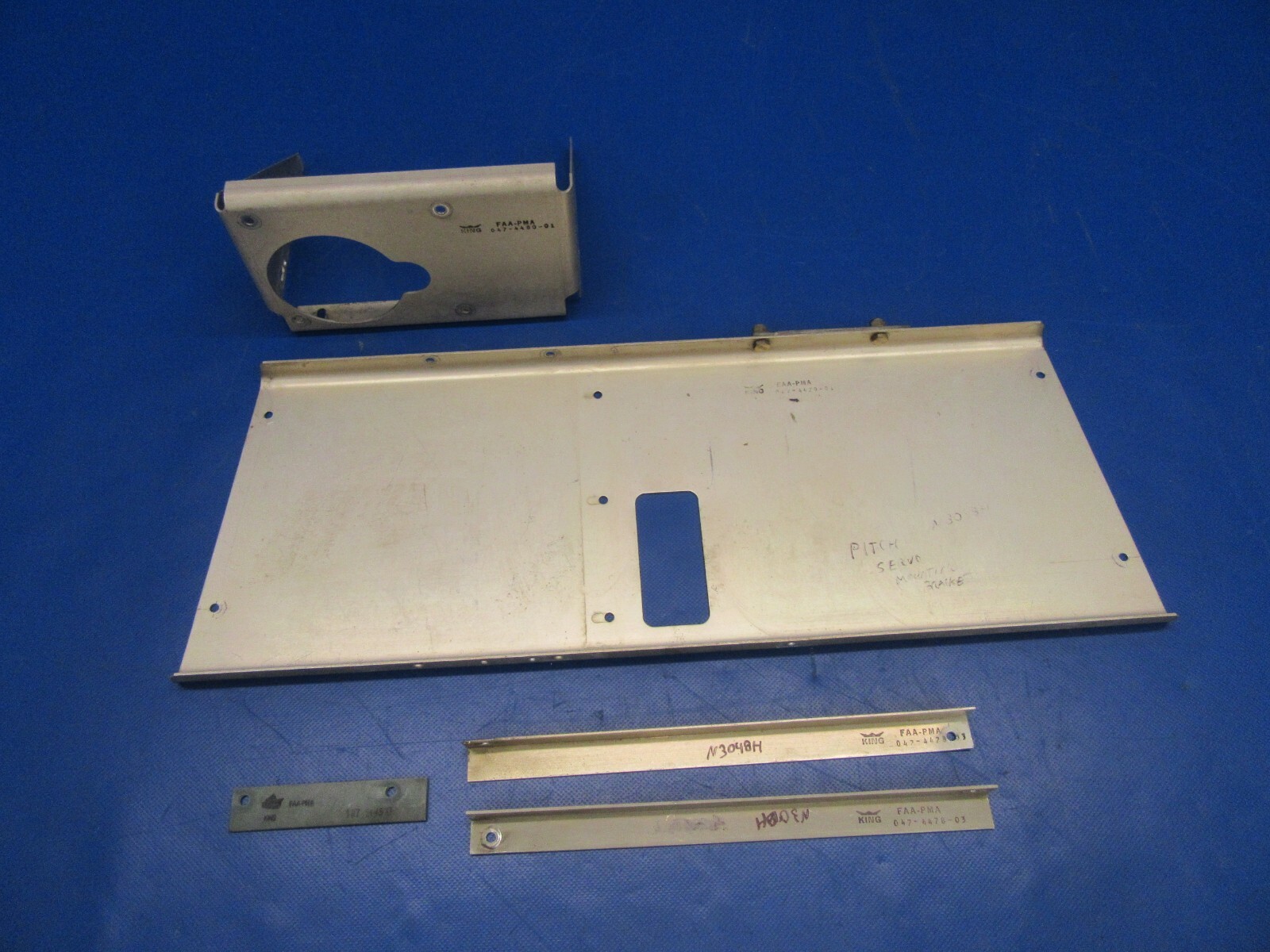 King Bracket Servo Tray 047-4480-01, 047-4478-03, 047-4479-01 (1119-20)