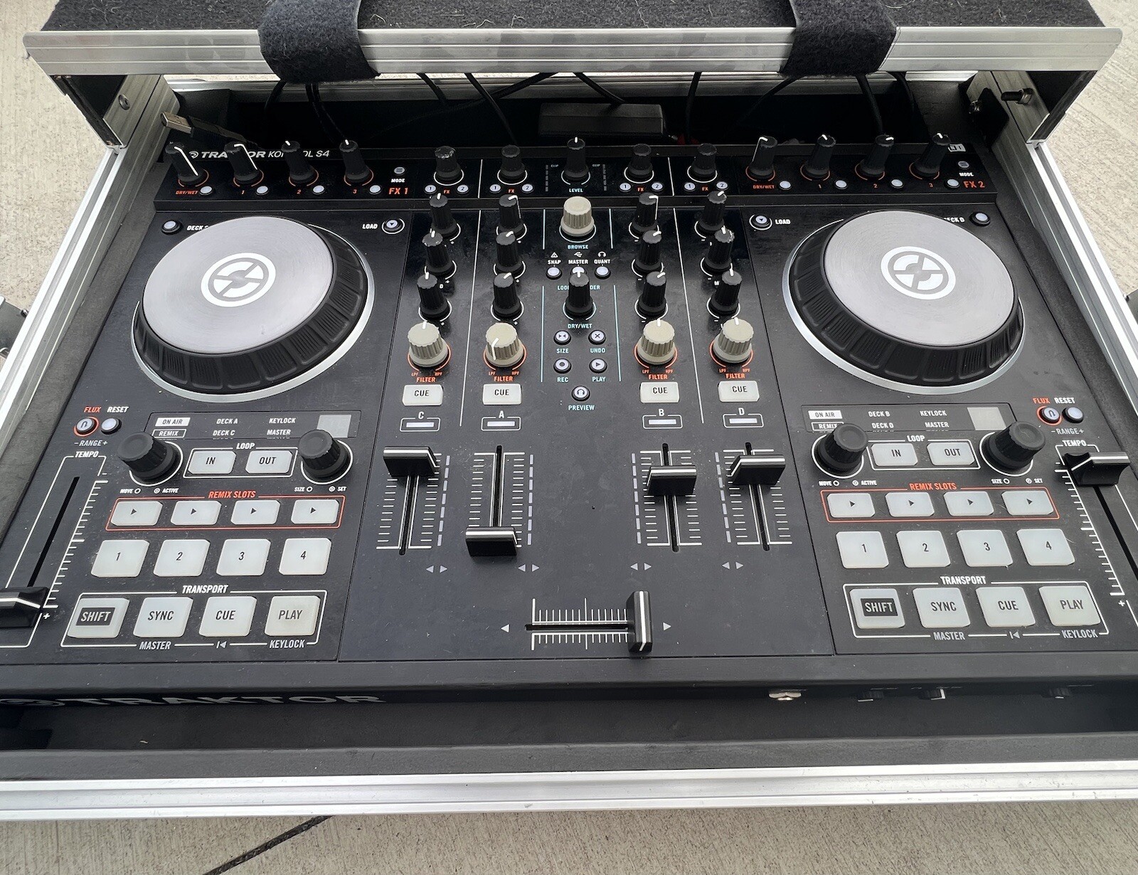 Native Insrtuments Traktor Kontrol S4 MK2 WTraktor Flight Case. MINT (9.5+/10)
