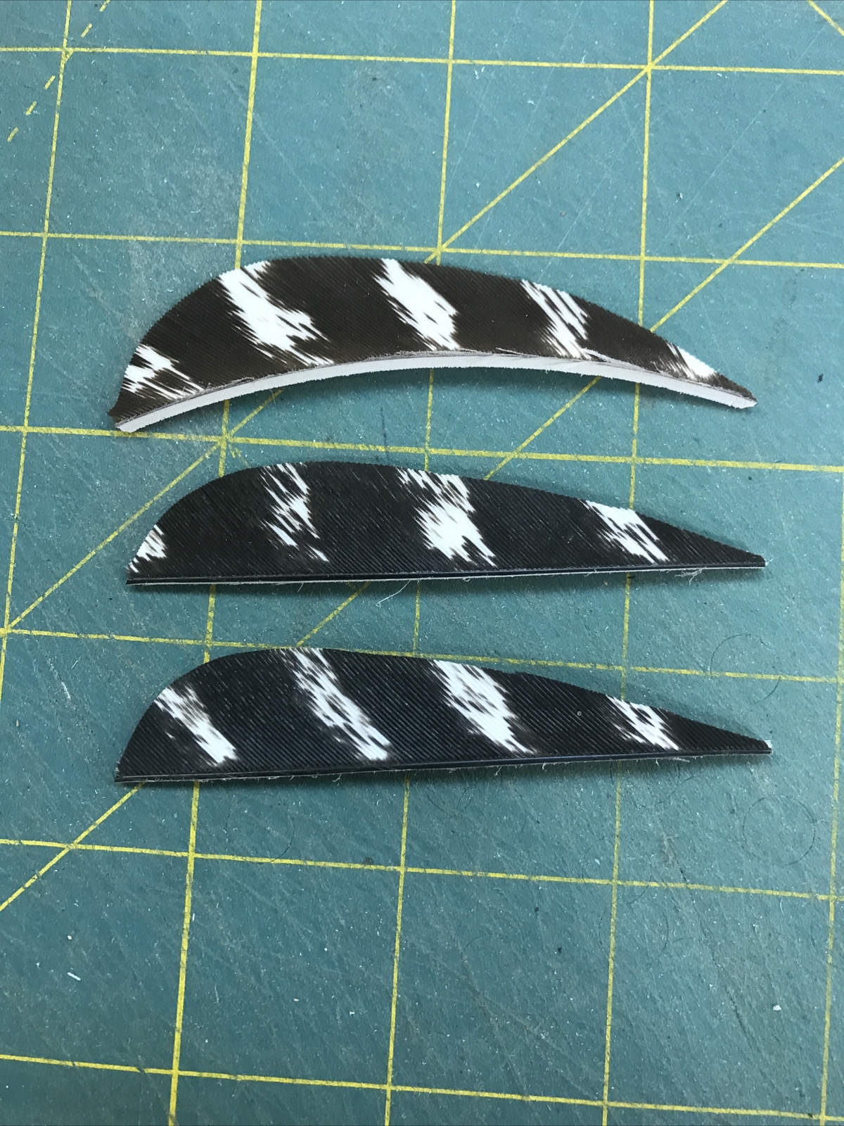 3" Right Wing Parabolic Natural Barred Feather Fletching, 25Pk Archery 🇺🇸