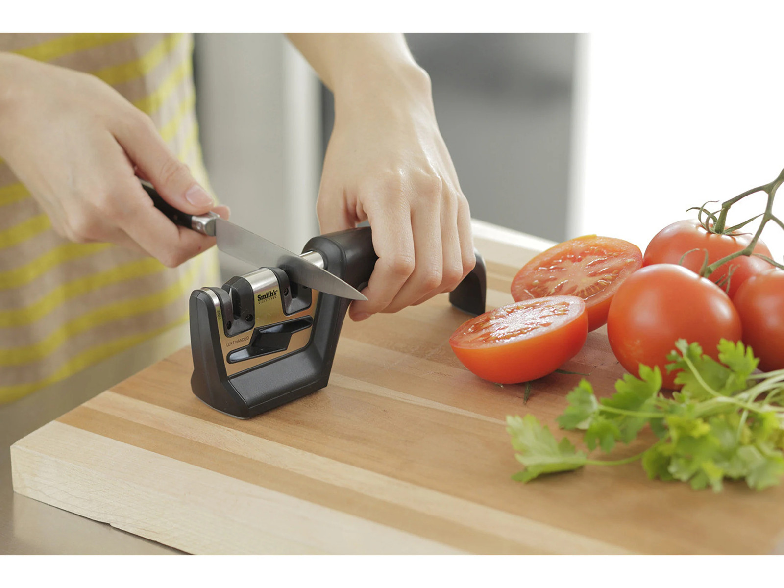 Smith's Pull Through Scissor & Knife Sharpener