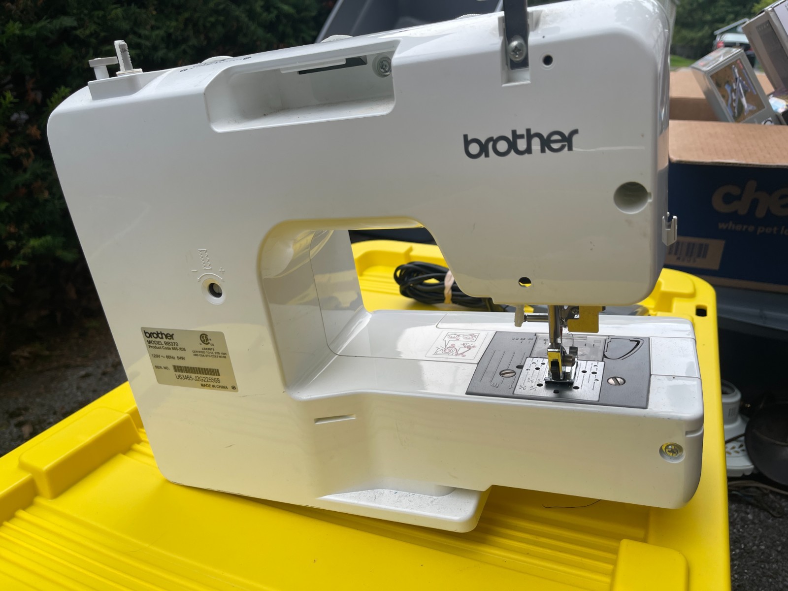 Brother BB370 37-Stitch Free Arm Sewing Machine Auto Needle Threader Working