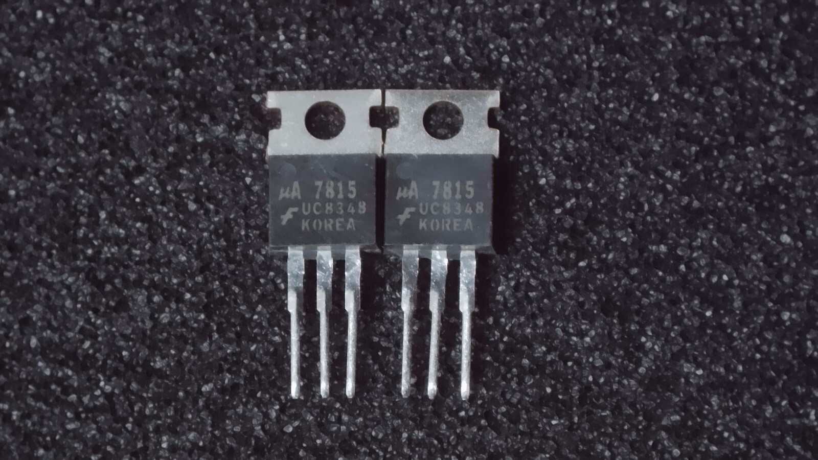 Quantity 2 - Fairchild UA7815 Voltage Regulator TO220 - New