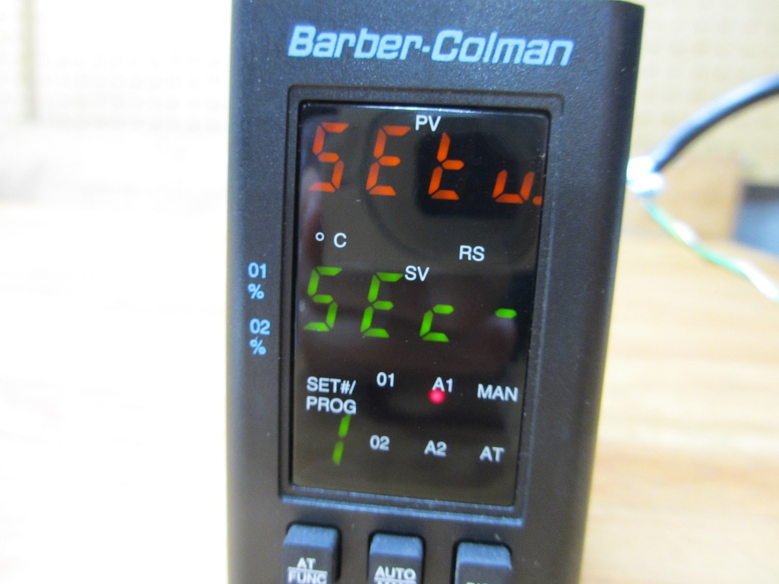 Barber Colman 10ET-TJF00-000-3-00 *USED POWERS UP* Temperature Controller