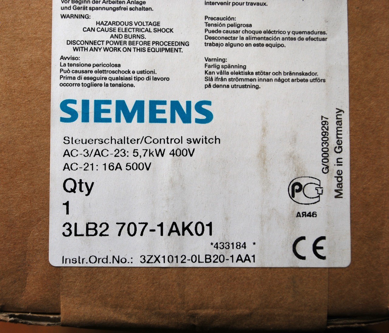 Siemens Control Switch 3LB2707-1AK01 On/Off Switch, 4 Pole - NEW