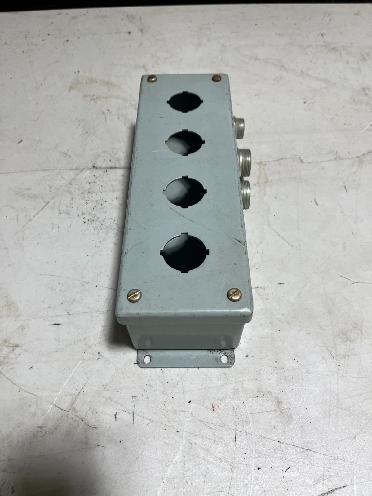 NVENT E4PB / E4PB HOFFMAN NEMA BOX, 4 BUTTON HOLES