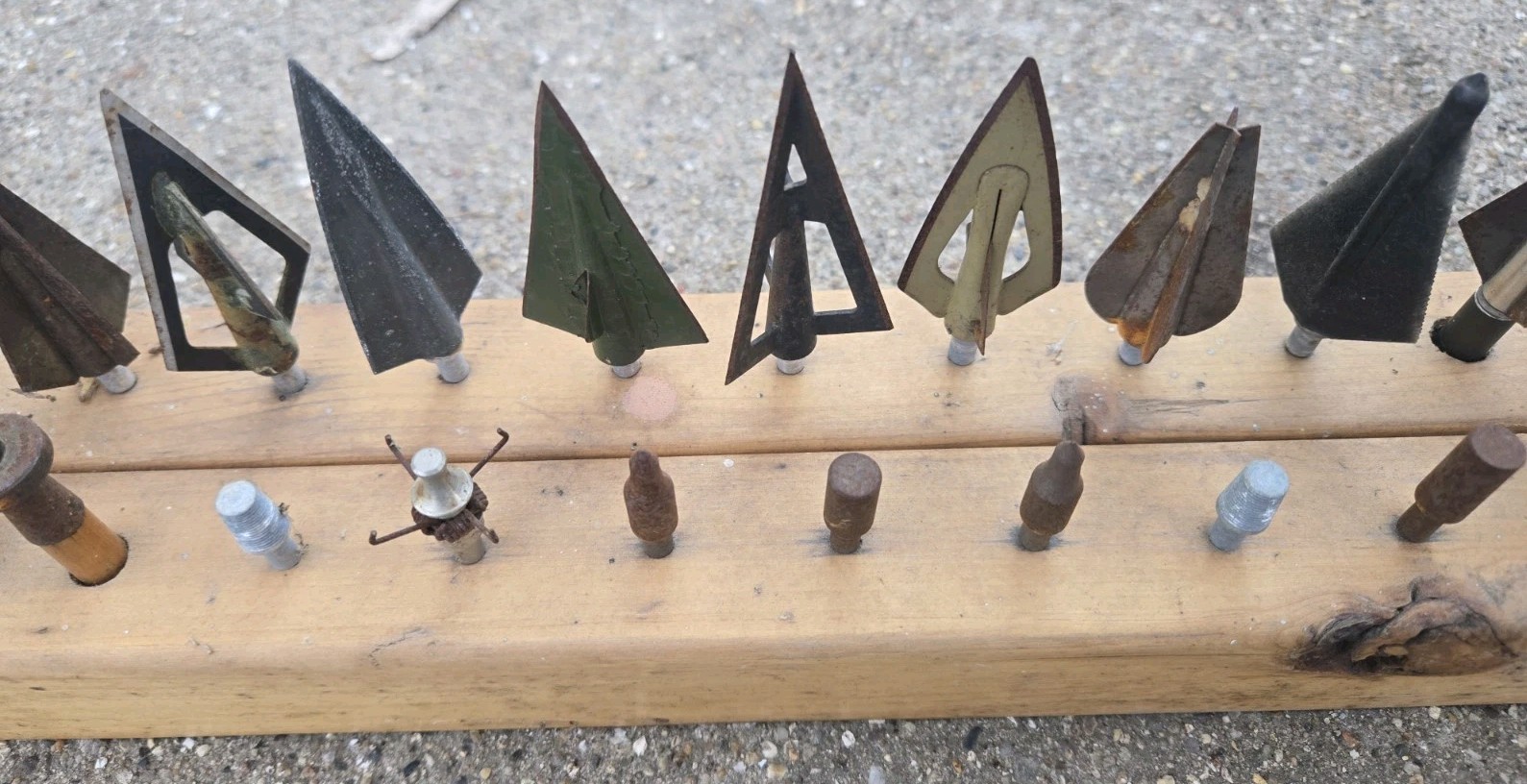 Large Assortment Of Broadheads /arrow Heads