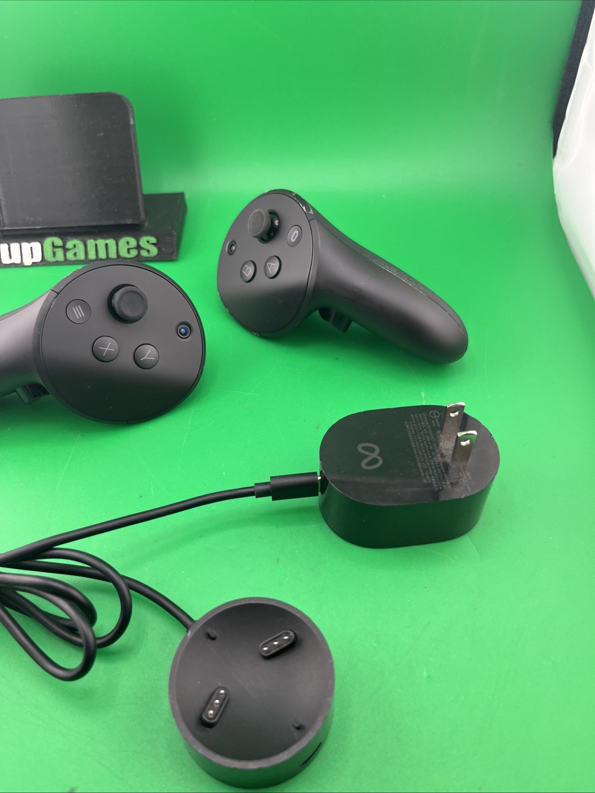 Meta Quest Pro VR Controllers LW9VM4 With Charger (T01)