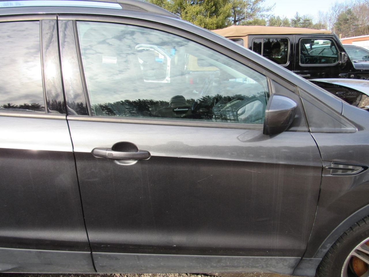 ESCAPE 2019 Glove Box 1027313