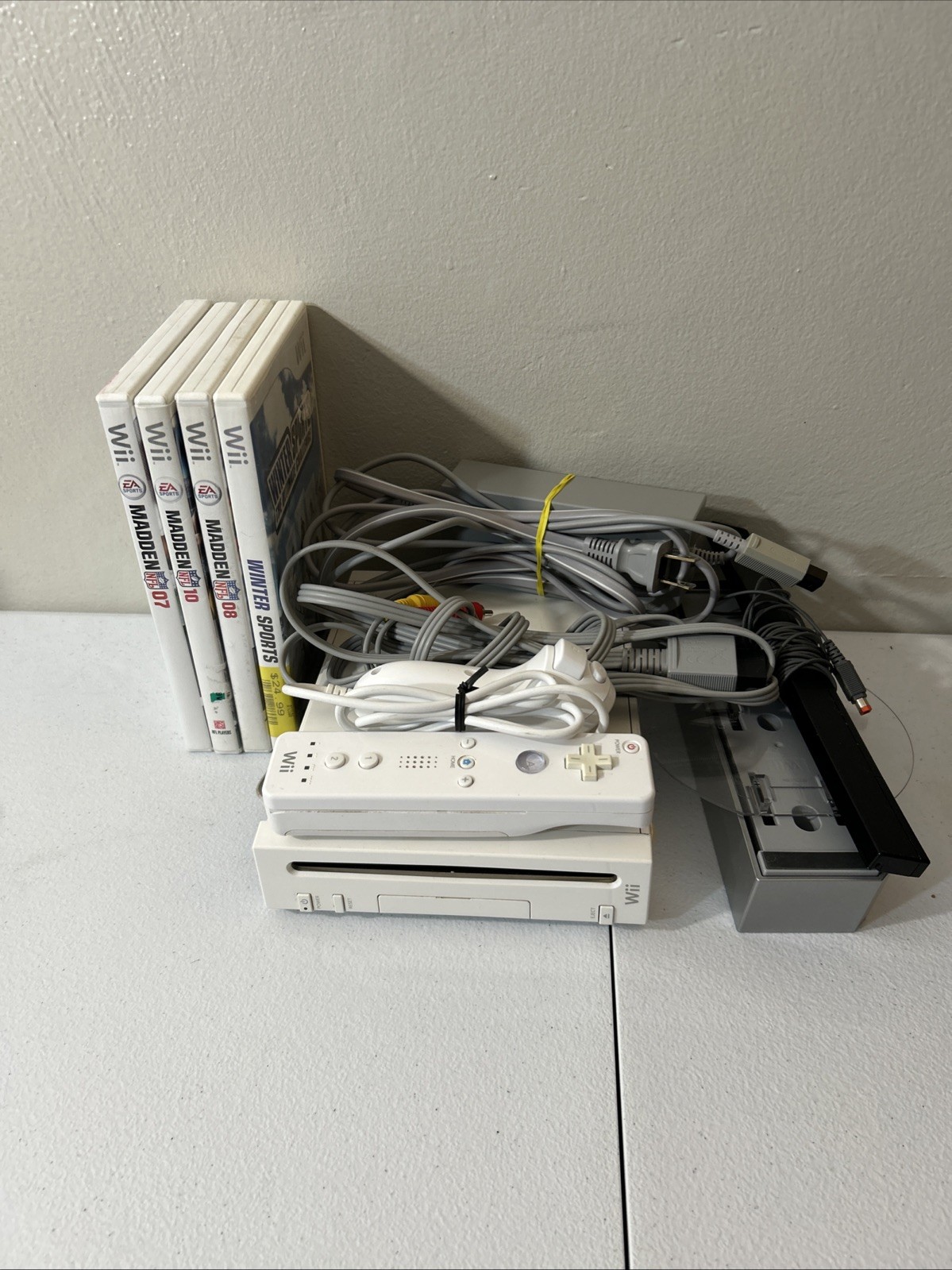 Wii Bundle Deal /console/ 2 Controllers/ Power Cords /4games/ In Box