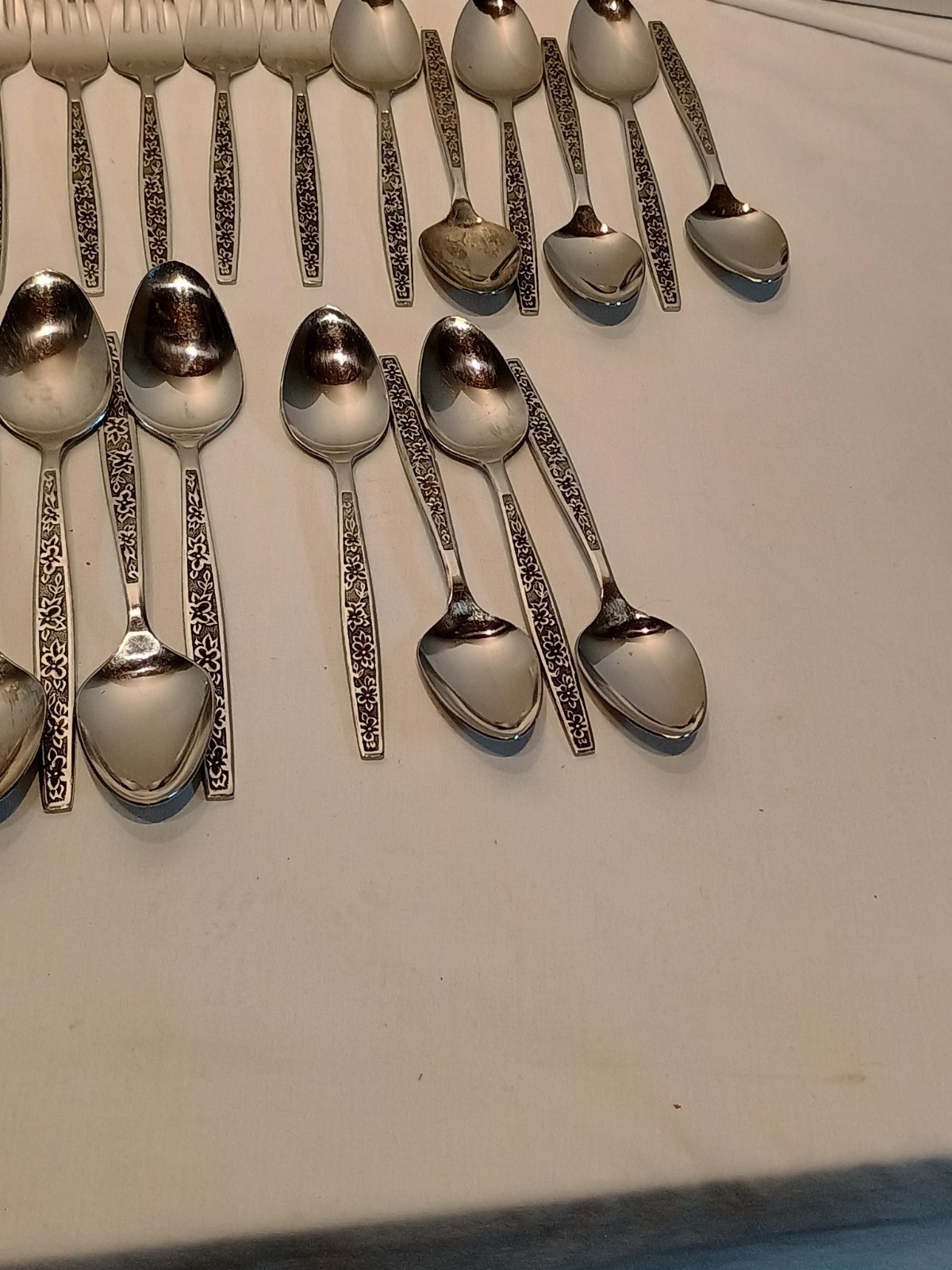 Vintage LA SPANA Flatware 64 pieces Service For 12