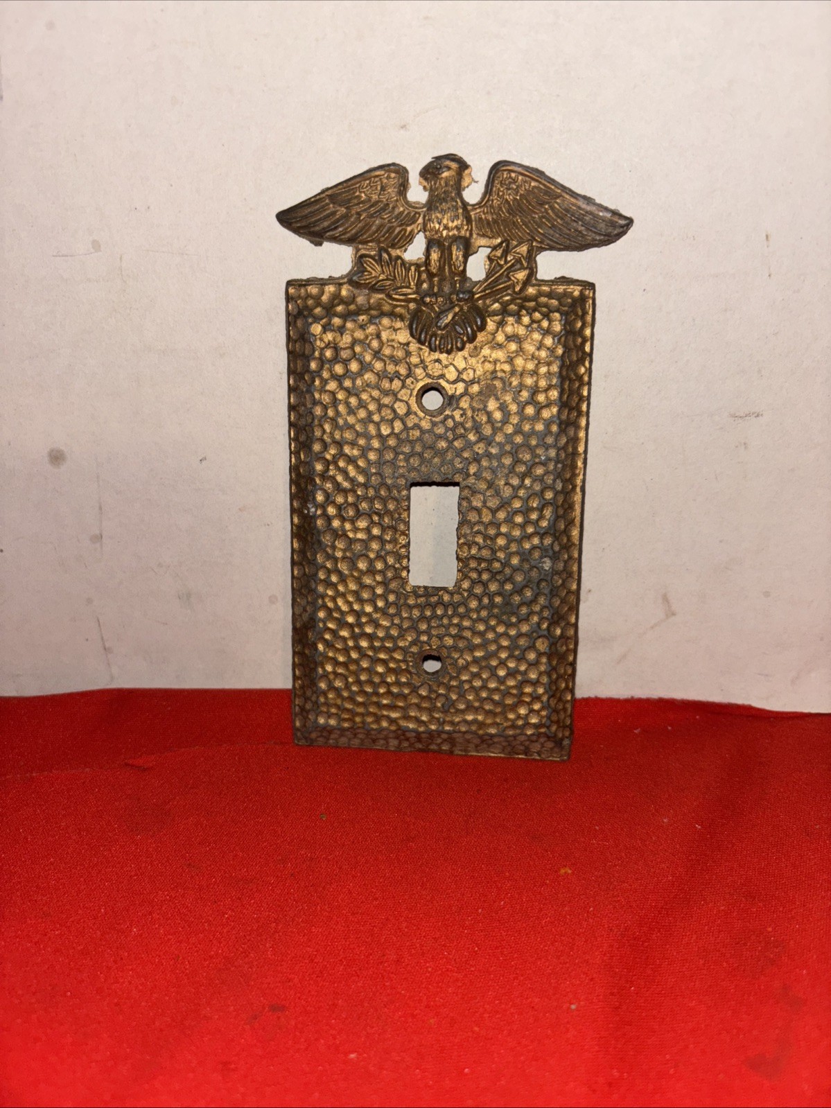 Vintage EDMAR Hammered Metal Switch Plate Cover Patriotic Americana Eagle Arrows