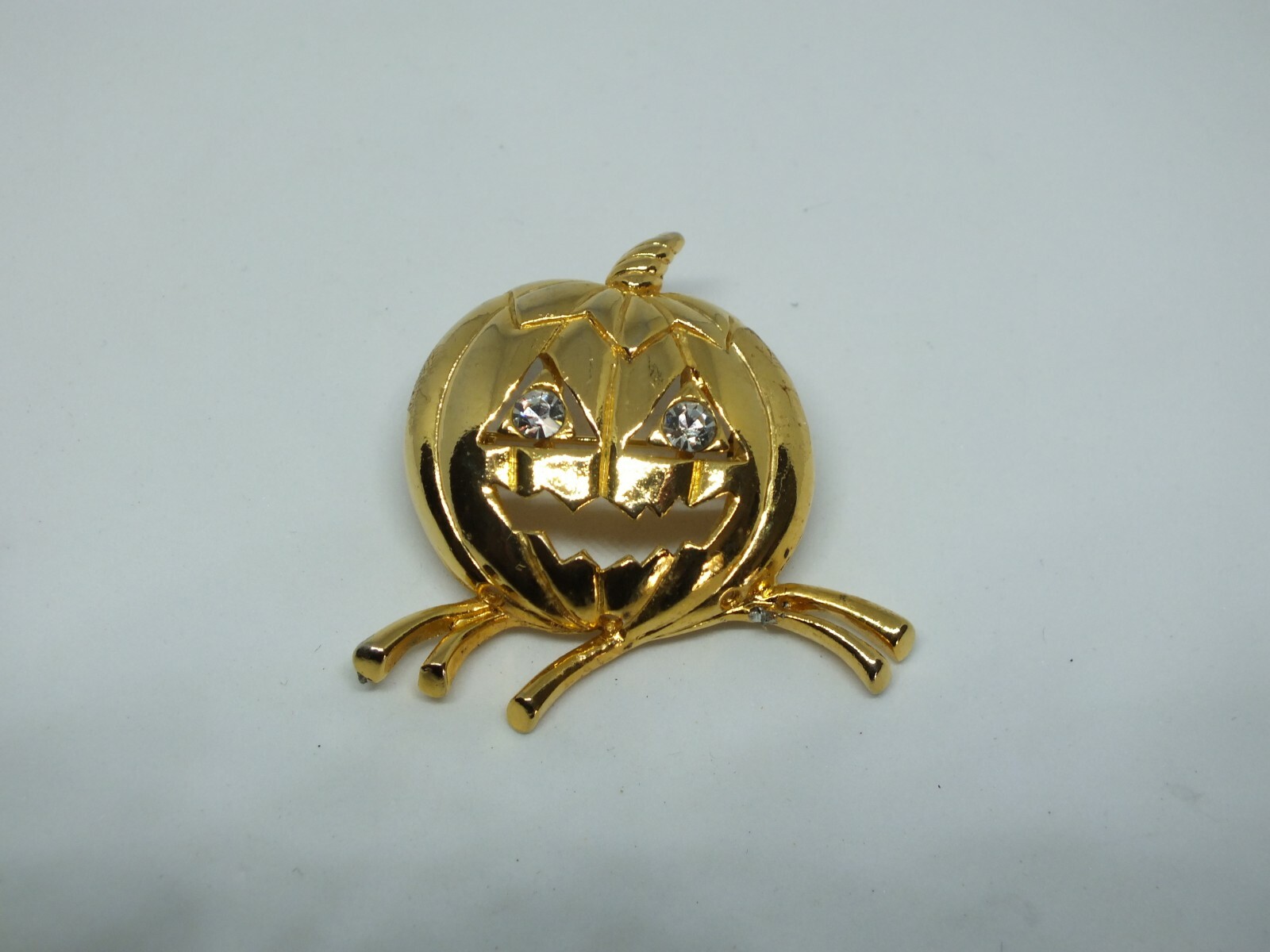 Beautiful Brooch Pin Fall Pumpkin Gold Tone Clear Rhinestone Eyes 1 3/4 x 1 1/2"