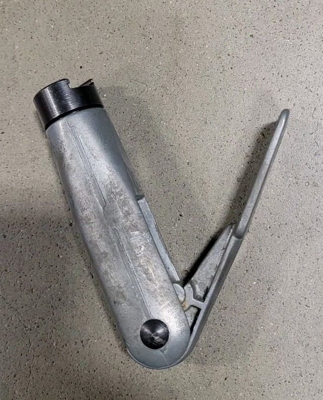 Vintage Lee hand priming tool with screw-in "L" shell holder 38 Spl/357 Mag etc.
