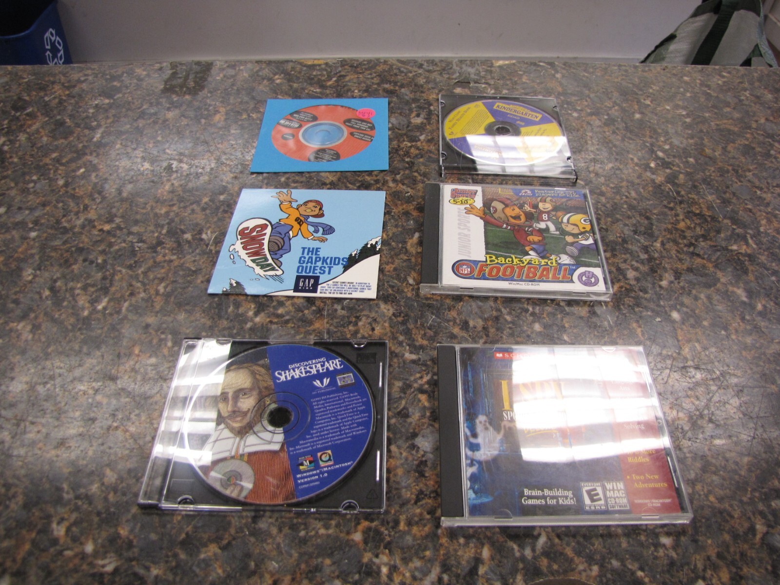 Lot of (6) Children's CD-ROMs - Backyard Football/I Spy/Gap Kids Quest - MF41