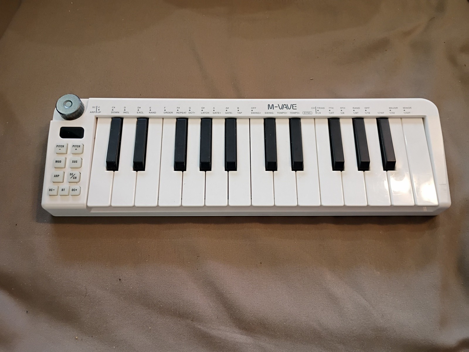 M-VAVE SMK-25 Mini Wireless Bluetooth MIDI Controller With Charging Cable