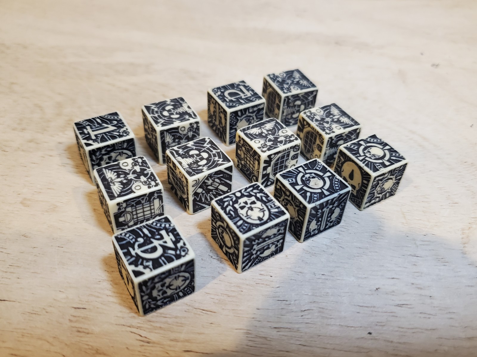 GW Warhammer 40K Lasgun Power Pack | Munitorum Dice Set - 2012 A05