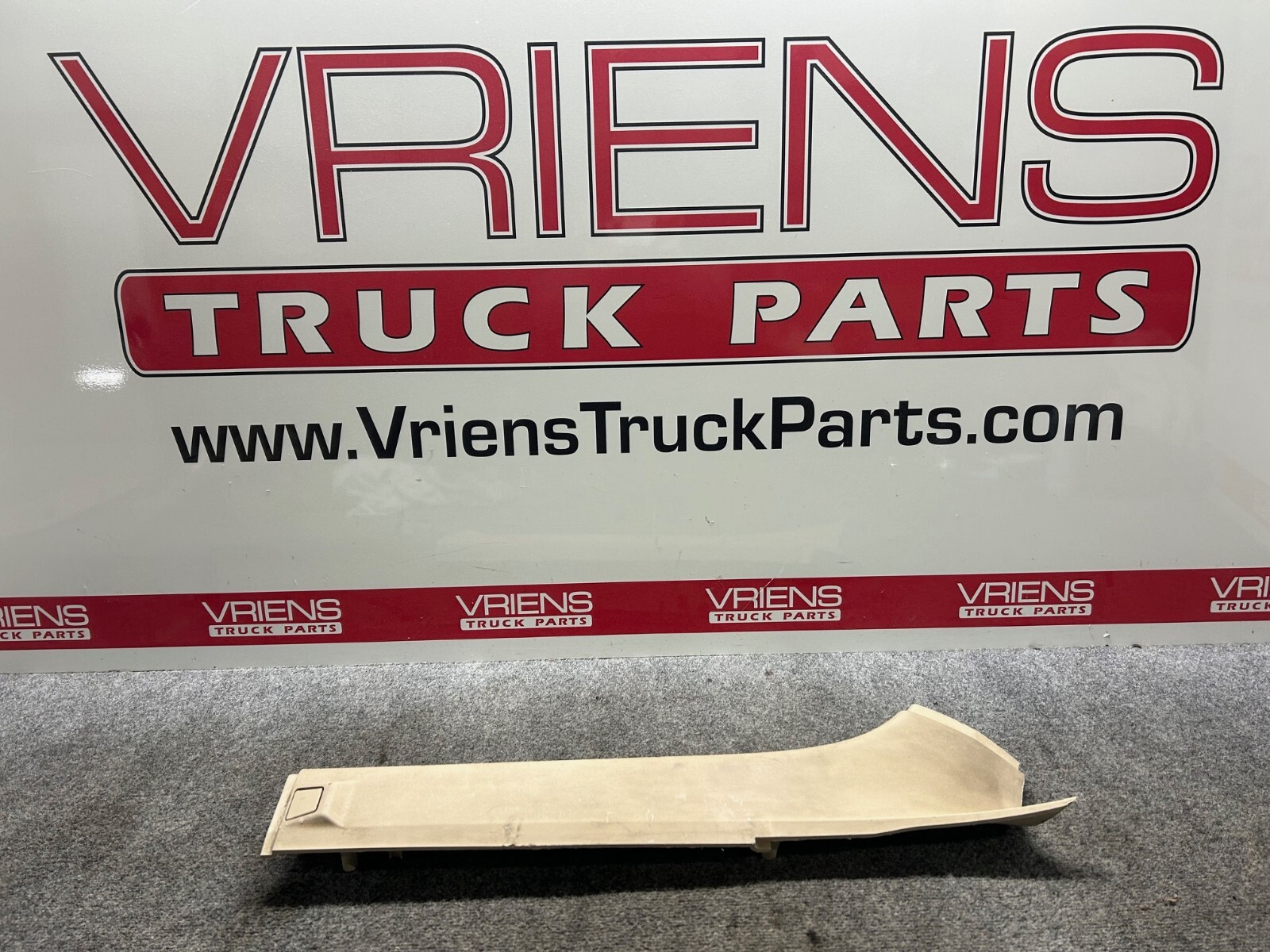 KENWORTH  S60-1468-632R TRIM-COVER OVER DOOR LT TAN RH