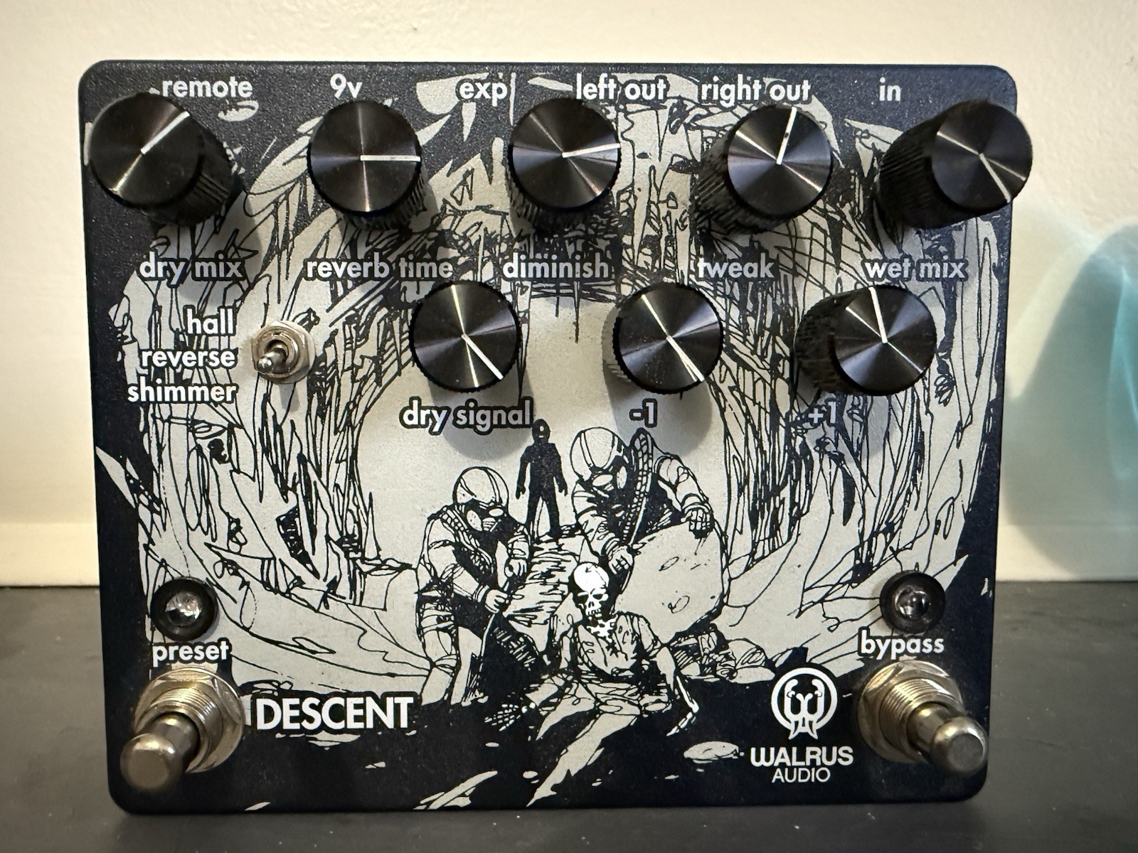 Walrus Audio Descent Digital Reverb Octave Machine Octaver Guitar Effect Pedal
