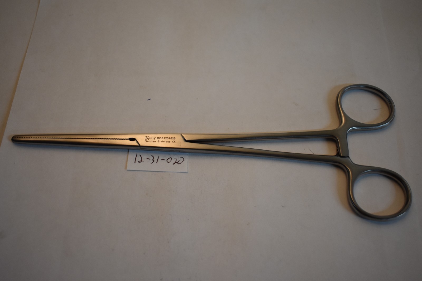 MDS1231020 1 PC KONIG HEMOSTAT FORCEPS 8" STRAIGHT SERRATED