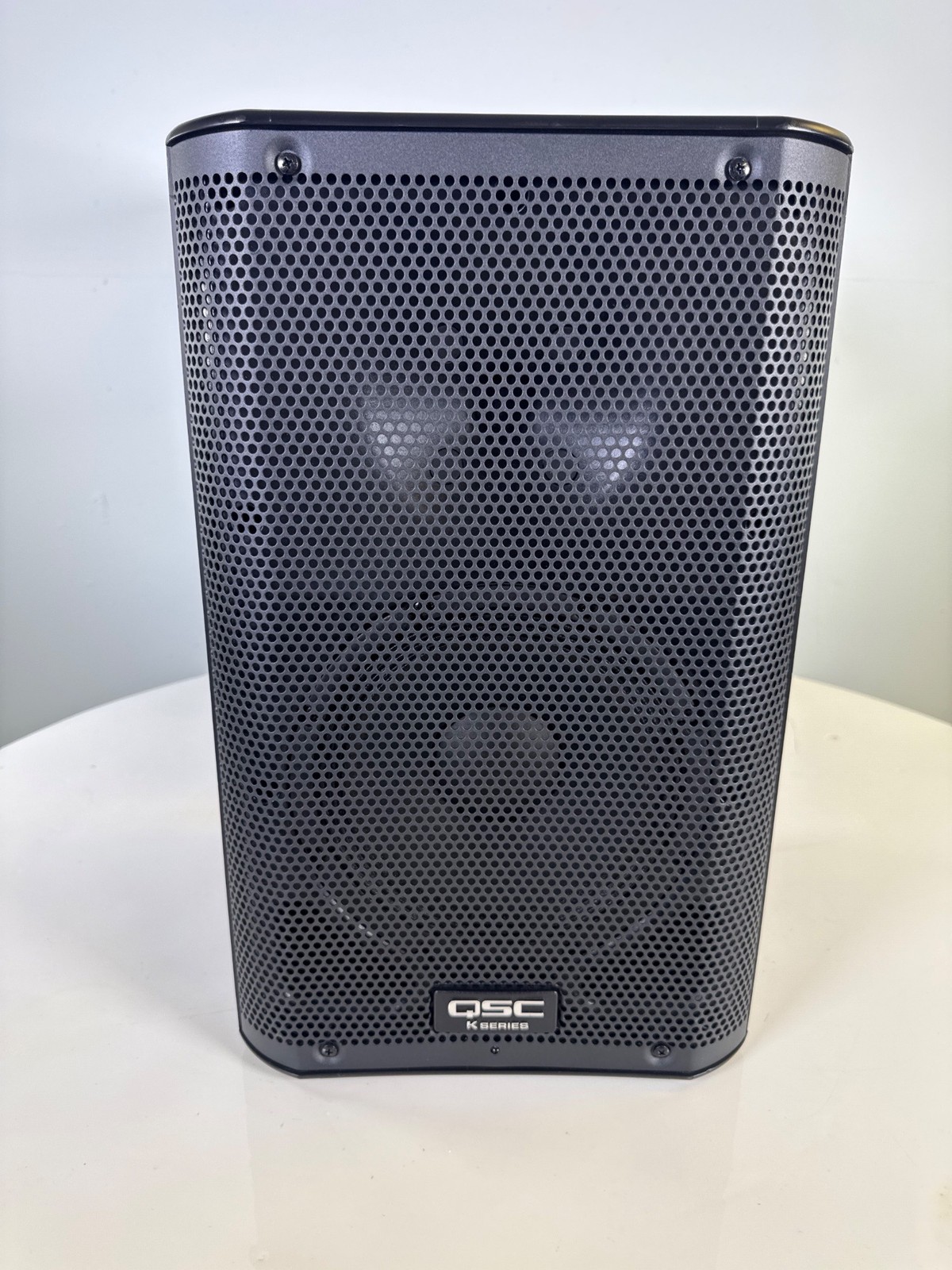QSC K8 original 1,000W Active Loudspeaker with Padded Bag and Power Cable #d