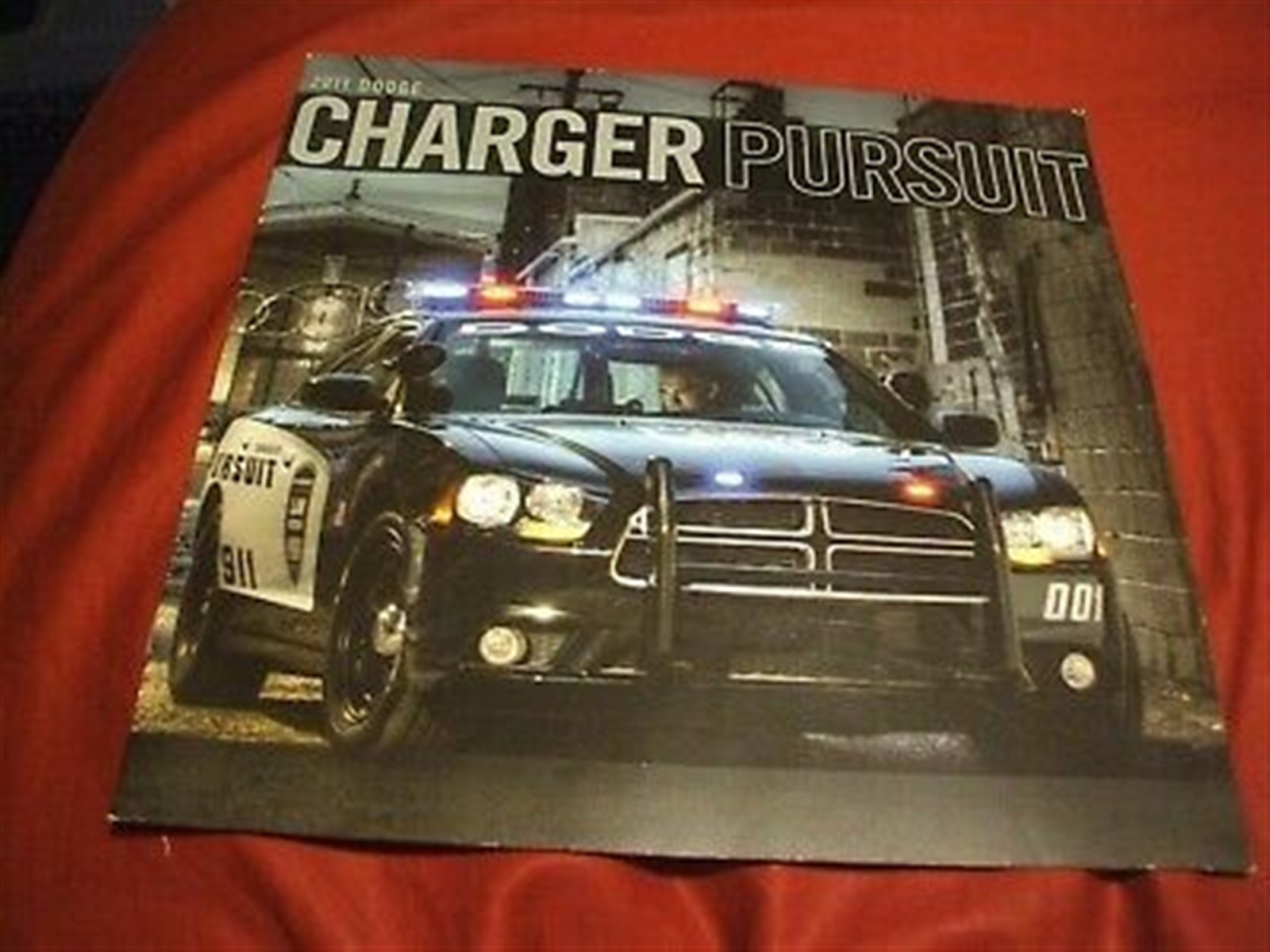 2011 DODGE CHARGER PURSUIT Brochure Catalog - POLICE CAR - OVERSIZED!