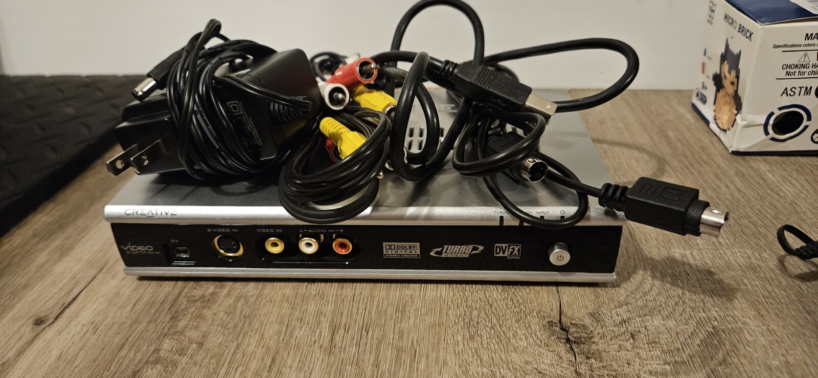 Creative Labs Video Blaster Editor + RCA + S Video + USB Cables + Power Adapters