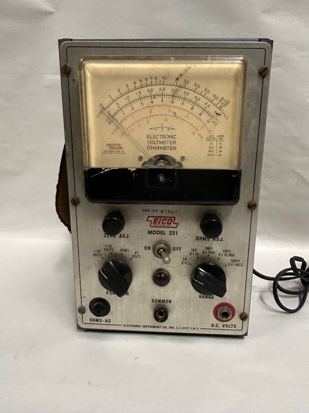 Vintage EICO Model 221 Electric Electronic Volt-Ohm-Meter (A13)