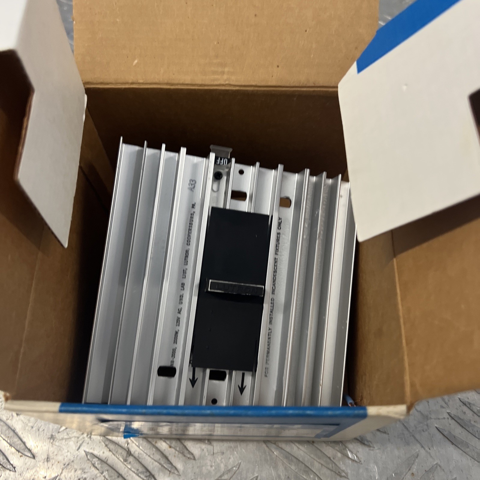 Lutron Nova NB-2000-WH Single-Pole Slide Dimmer 2000 W Incandescent