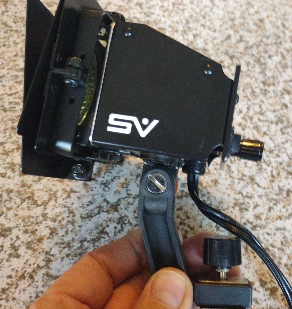 Smith-Victor Camera Mounted Quartz Halogen Digital Video Light SV840