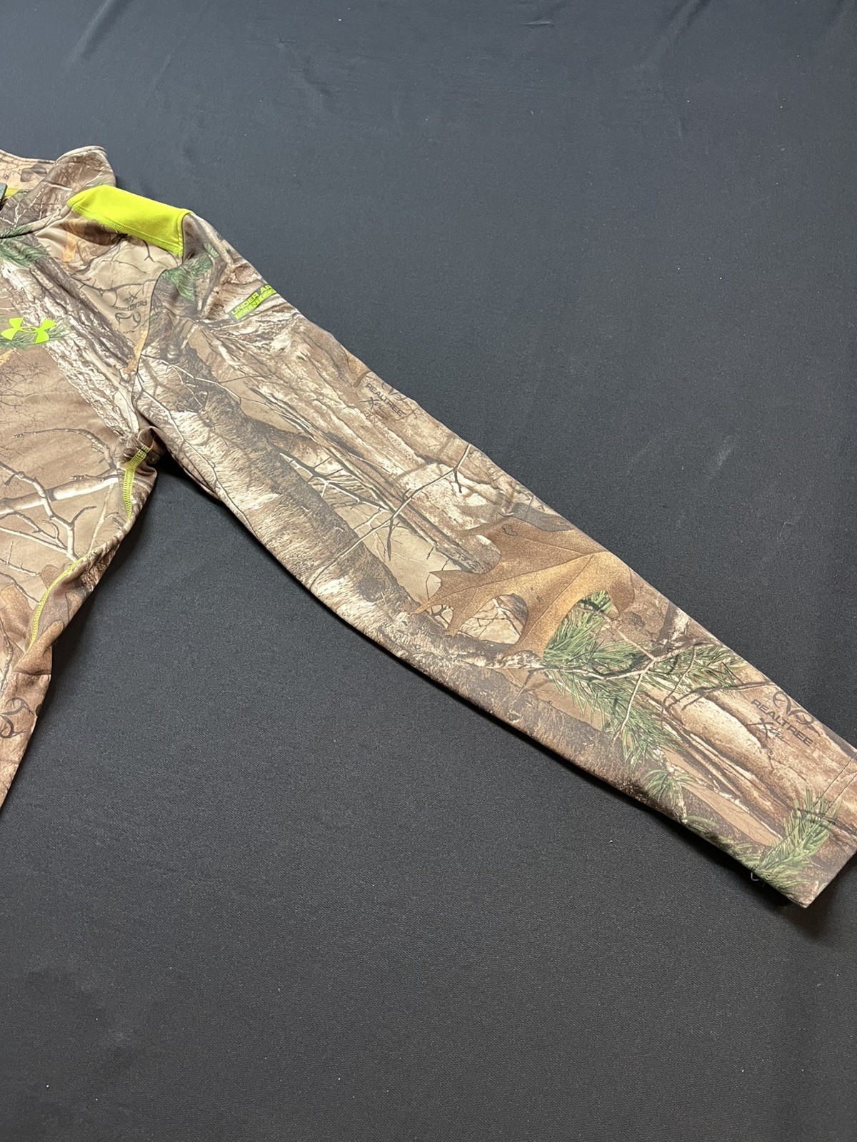 Under Armour men’s med. fitted camo hunting pullover quarter zip cold gear