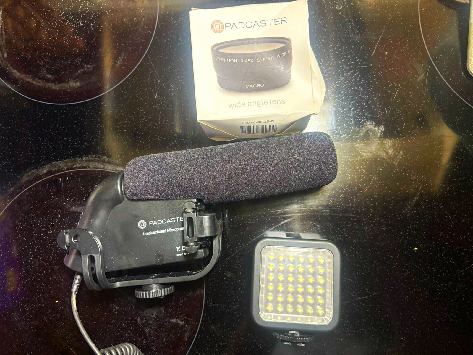 Padcaster Unidirectional Microphone USB-C, LED Light, Wide Angle Lens Bundle