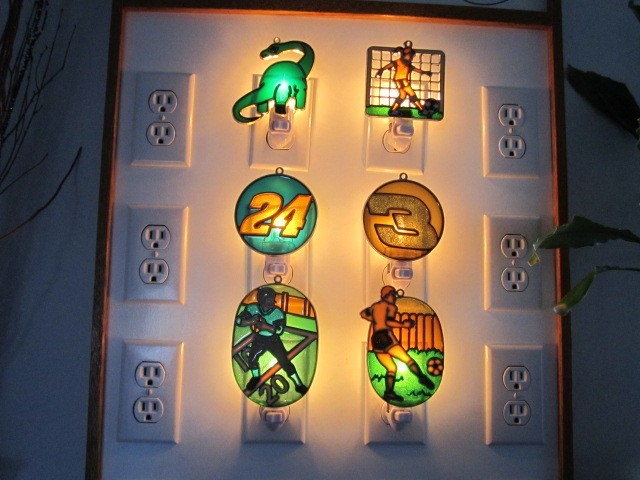 VTG LOT OF 6 BEAUTIFUL ASSTD-STAINED GLASS STYLE NIGHT LITE LIGHTS /SUNCATCHERS