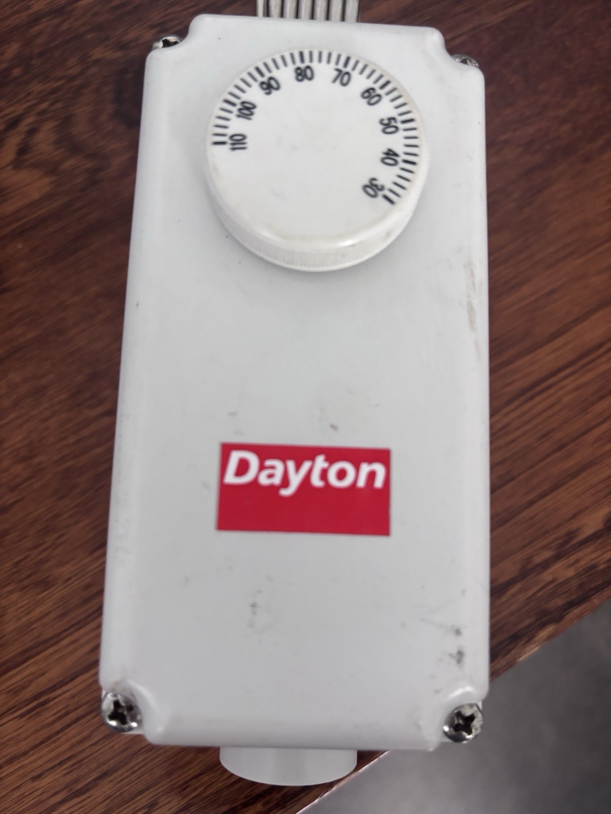 DAYTON 6EDY4 Mech Tstat, Heat or Cool, Plastic, 110/30F 6EDY4 EUC