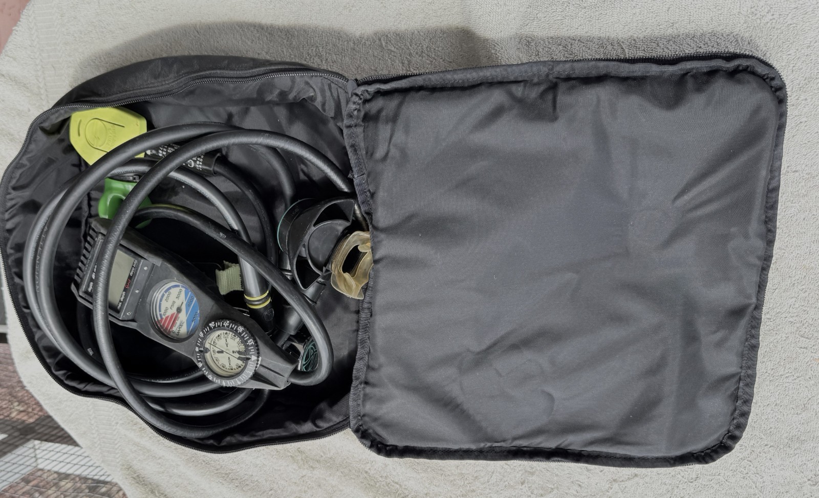 GENESIS REGULATOR /US MATRIX DIVE COMPUTER/OWNER MANUAL/SHERWOOD REGULATOR/CASE
