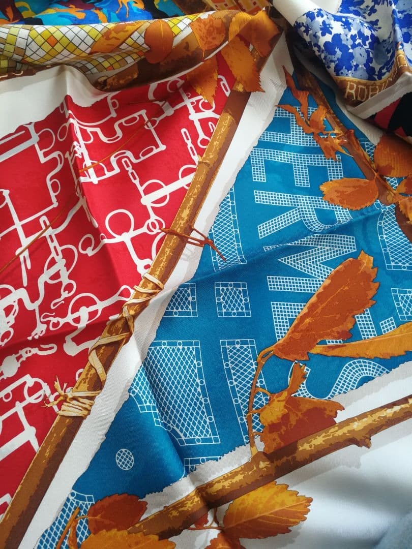 HERMES Scarf Carré 90 Chic Robinson