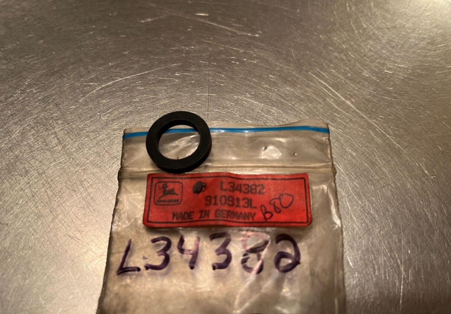 L34382  Genuine OEM  John Deere   WASHER