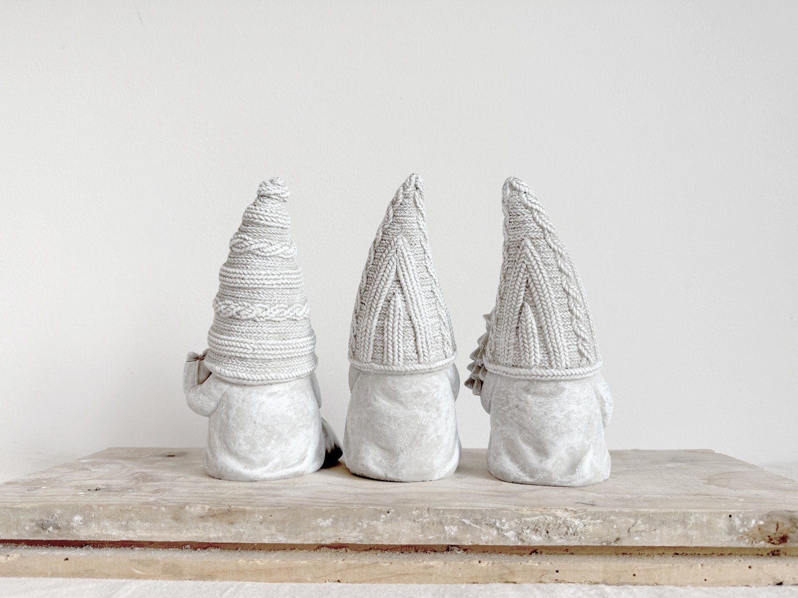 Latex Mold – Faceless Gnome with Knitted Hat, Sack & Gift – Version A