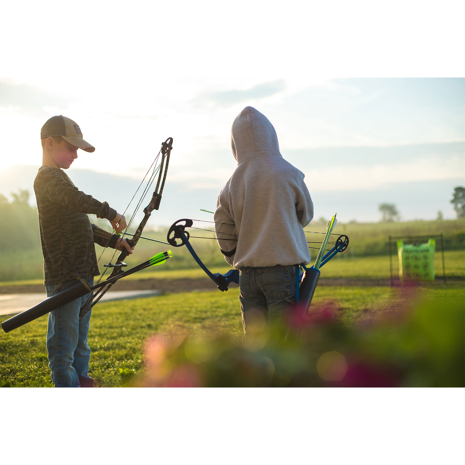 Genesis Original Lightweight Archery Compound Bow/Arrow Set, Right Handed,Carbon